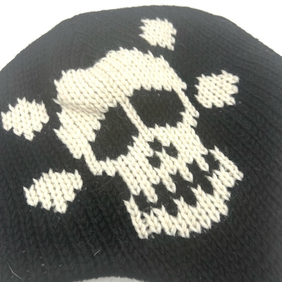 Gothic Hand-knit Skull Beanie - Picture 7 of 12